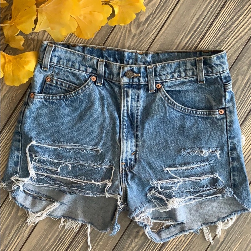 Vintage Levi High Waisted Jean Cutoffs 🕶